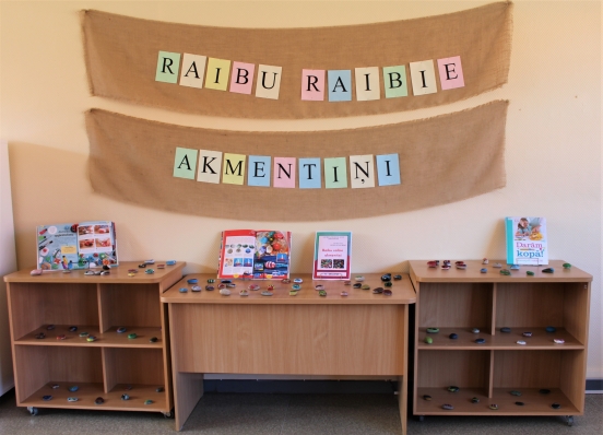 Izstāde ''Raibu raibie akmentiņi''