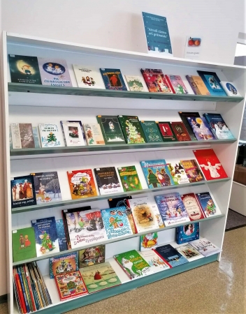 Literatūras izstāde ''Atrodi ziemu arī grāmatās''